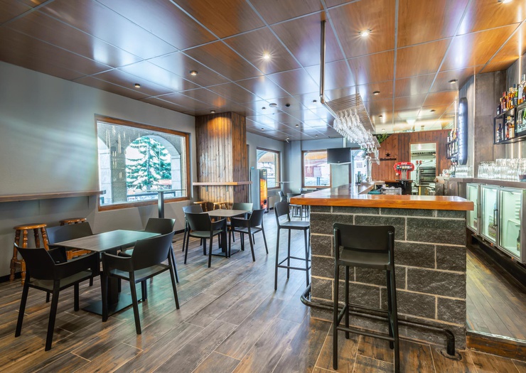 Off piste bar Ushuaia The Mountain Hotel Arinsal Off piste bar Ushuaia The Mountain Hotel Arinsal