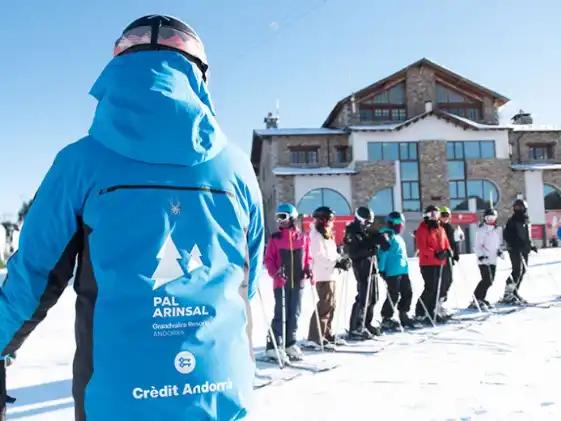 Compra los forfaits y reserva las clases directamente en la recepción Ushuaia The Mountain Hotel Arinsal Compra los forfaits y reserva las clases directamente en la recepción Ushuaia The Mountain Hotel Arinsal