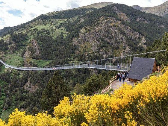 Puente Tibetano y Roc del Quer en Canillo Ushuaia The Mountain Hotel Arinsal Puente Tibetano y Roc del Quer en Canillo Ushuaia The Mountain Hotel Arinsal