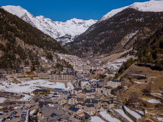 Único establecimiento del pueblo al que se llega esquís en los pies Ushuaia The Mountain Hotel Arinsal Único establecimiento del pueblo al que se llega esquís en los pies Ushuaia The Mountain Hotel Arinsal